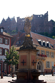 Fuontain on Karlsplatz, Heidelberg Castle in the background